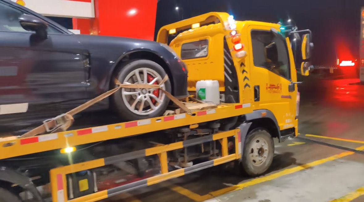 成都行车途中遇到突发状况该如何呼叫道路救援？